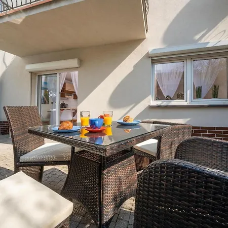 In Mit Terrasse By Interhome Διαμέρισμα *